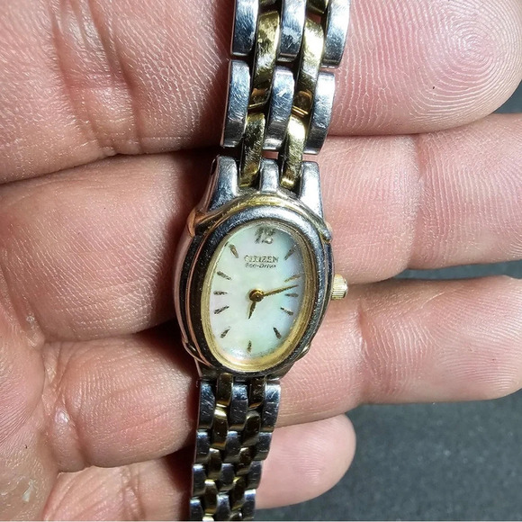 Citizen Ecodrive Ladies Watch MOP Dial NOT WORKING For Parts/Repair b020-h23923 - Picture 3 of 9